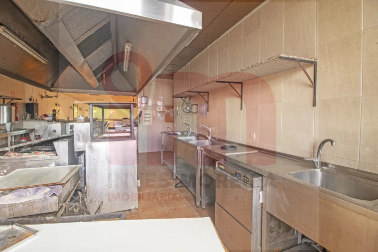 Moradia T4 para Venda em Moreira de Conegos Foto 11