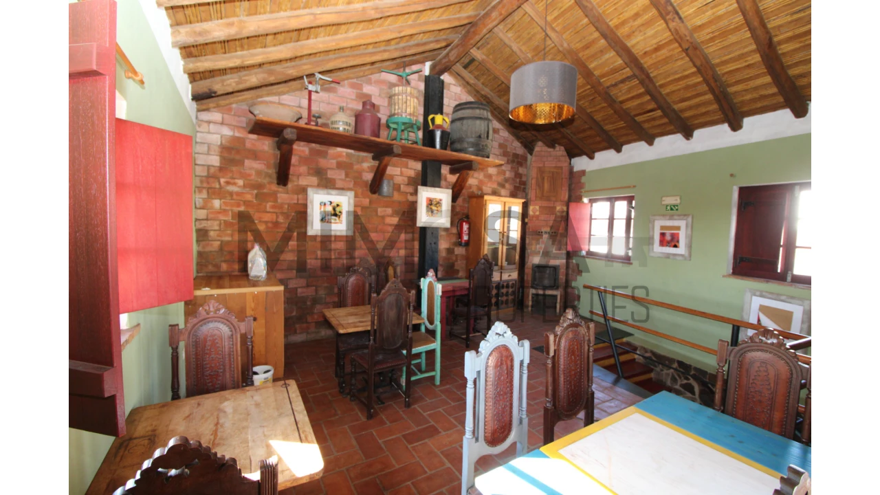 Negócio para Venda em Bensafrim e Barão de São João Foto 16