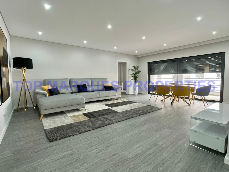 Apartamento T3 para Venda em Quelfes Foto 2