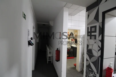 Negócio para Venda em Lagos (São Sebastião e Santa Maria)