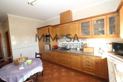 Moradia T4 para Venda em Luz