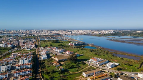Terreno para Venda em Estômbar e Parchal