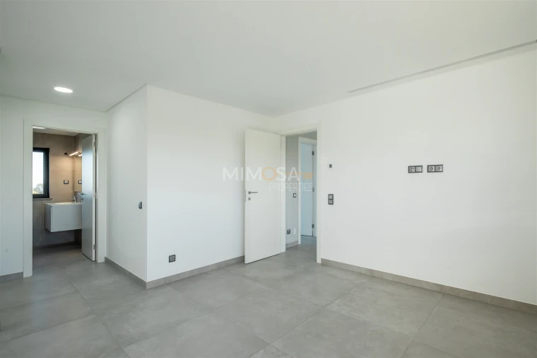 Moradia T5 para Venda em Lagos (São Sebastião e Santa Maria) Foto 37