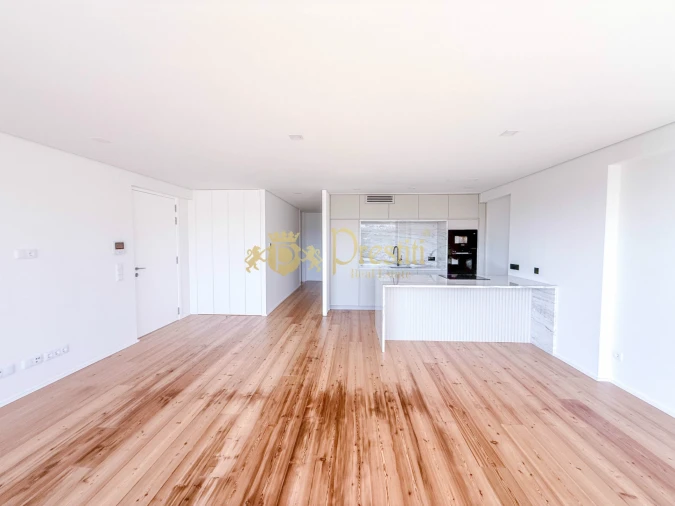 Apartamento T2 para Venda em Creixomil Foto 4