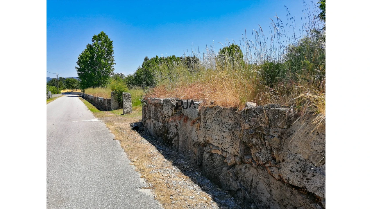 Terreno para Venda em Quintela de Azurara Foto 2