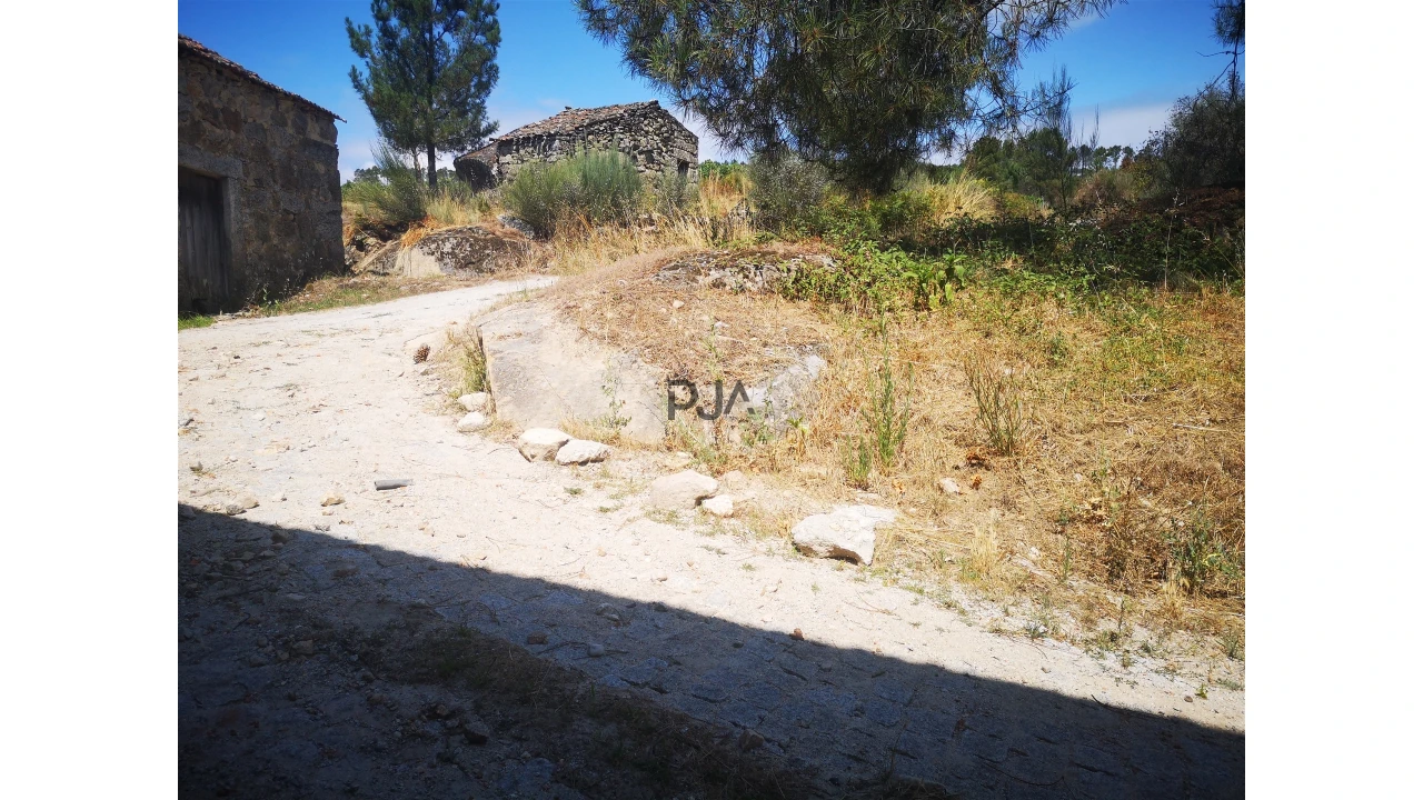 Quinta T0 para Venda em Sezures Foto 36