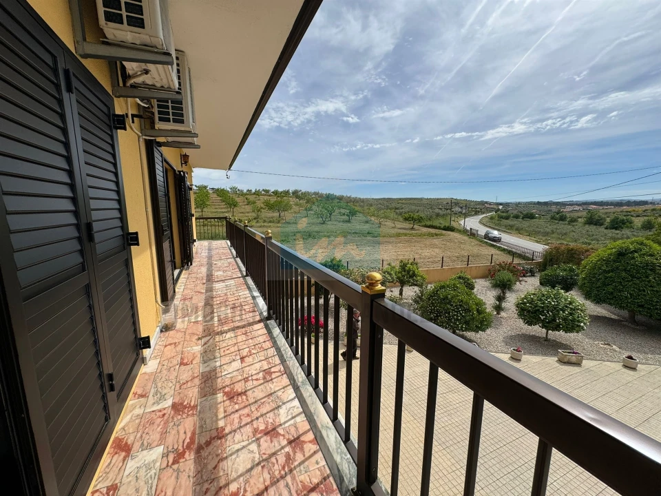 Moradia T5 para Venda em Vale de Telhas Foto 4