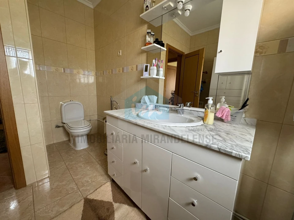 Moradia T5 para Venda em Vale de Telhas Foto 15