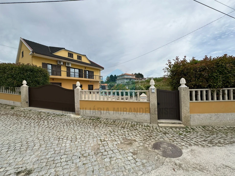 Moradia T5 para Venda em Vale de Telhas Foto 32