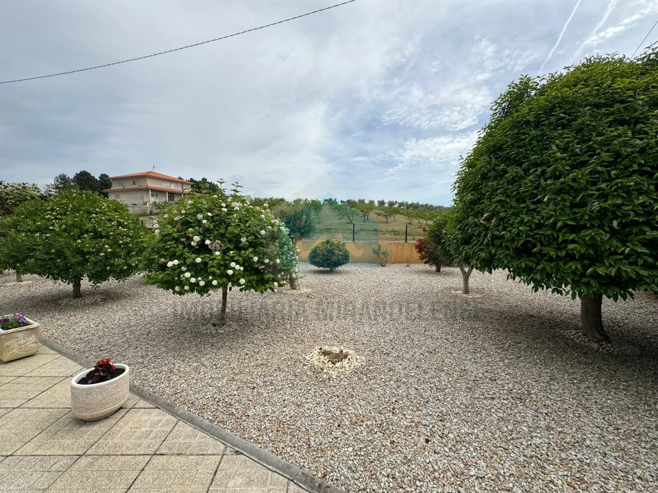 Moradia T5 para Venda em Vale de Telhas Foto 3