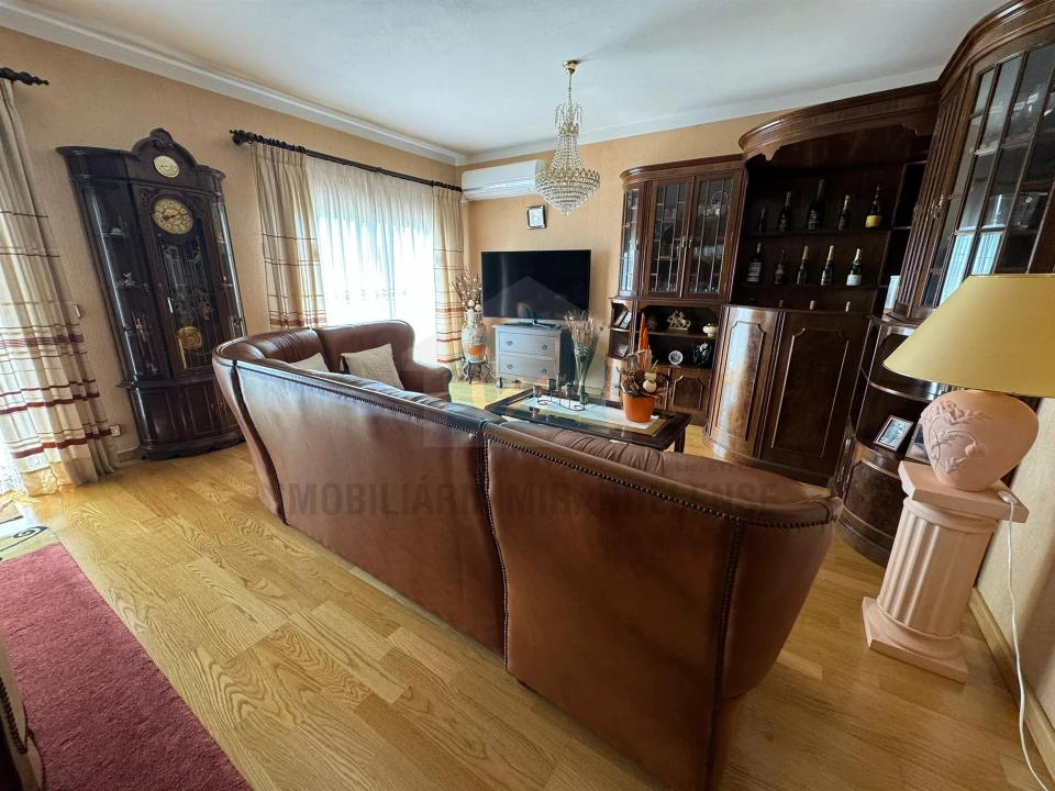 Moradia T5 para Venda em Vale de Telhas Foto 11