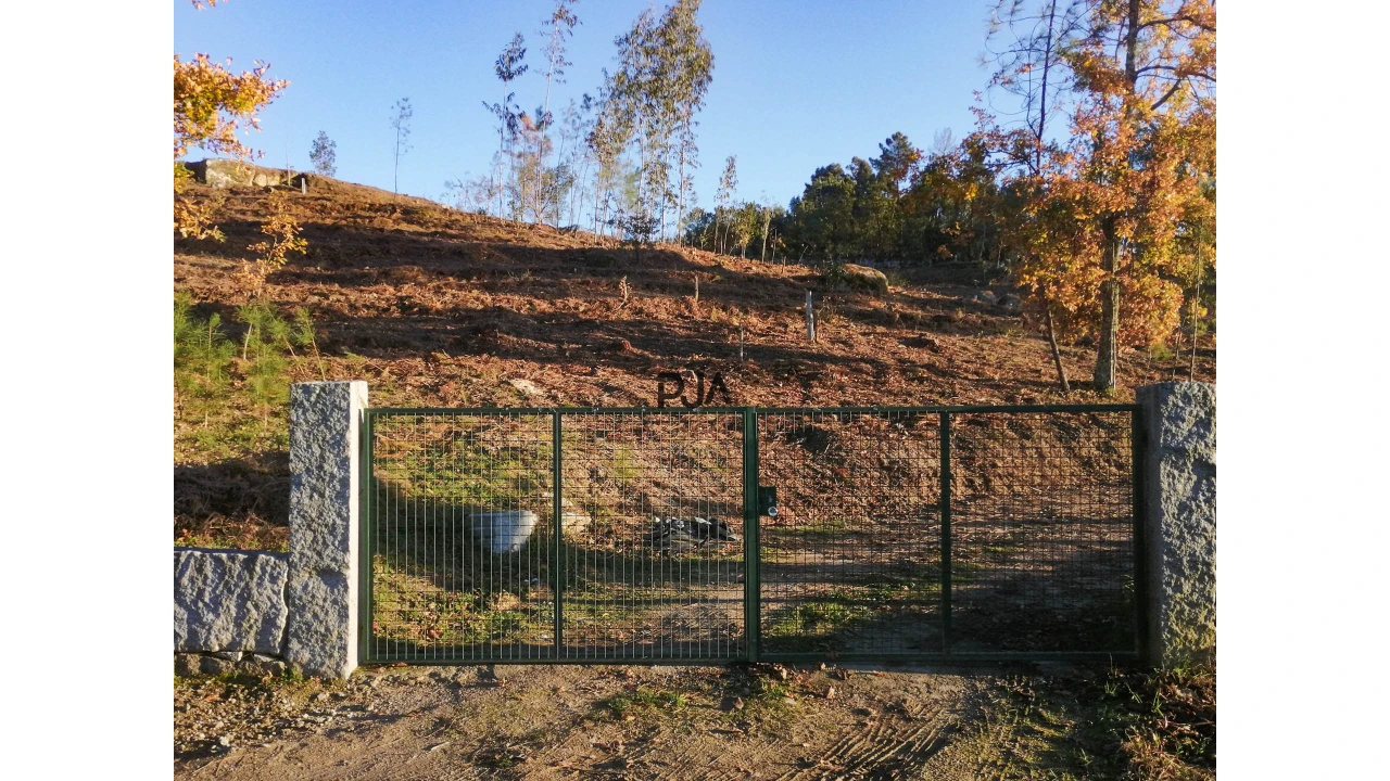 Terreno Comércio / Armazém para Venda em Mangualde, Mesquitela e Cunha Alta Foto 2