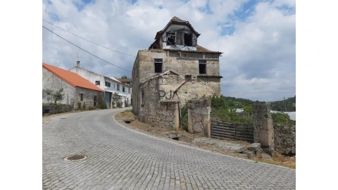 Moradia T0 para Venda em Fornos de Algodres