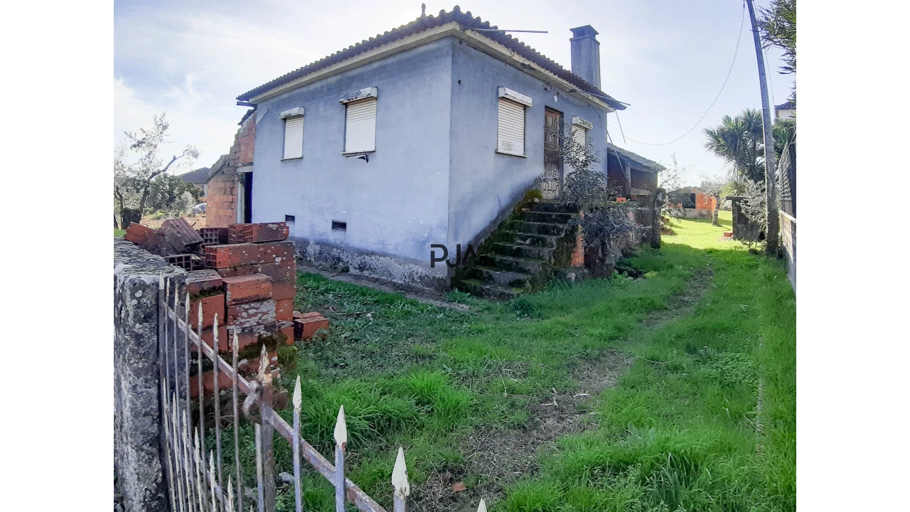 Moradia T2 para Venda em Lajeosa do Dão Foto 1