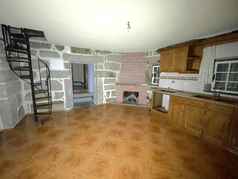 Moradia T2 para Venda em Juncais, Vila Ruiva e Vila Soeiro do Chão Foto 5