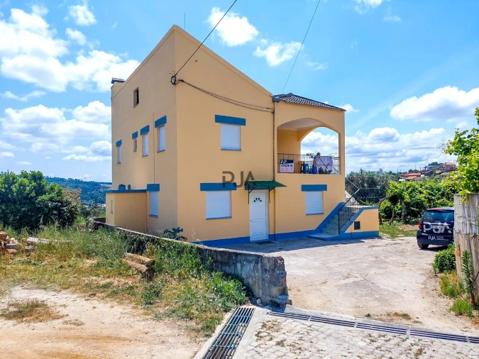 Moradia T5 para Venda em Insua