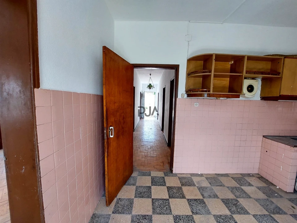 Moradia T5 para Venda em Insua Foto 8