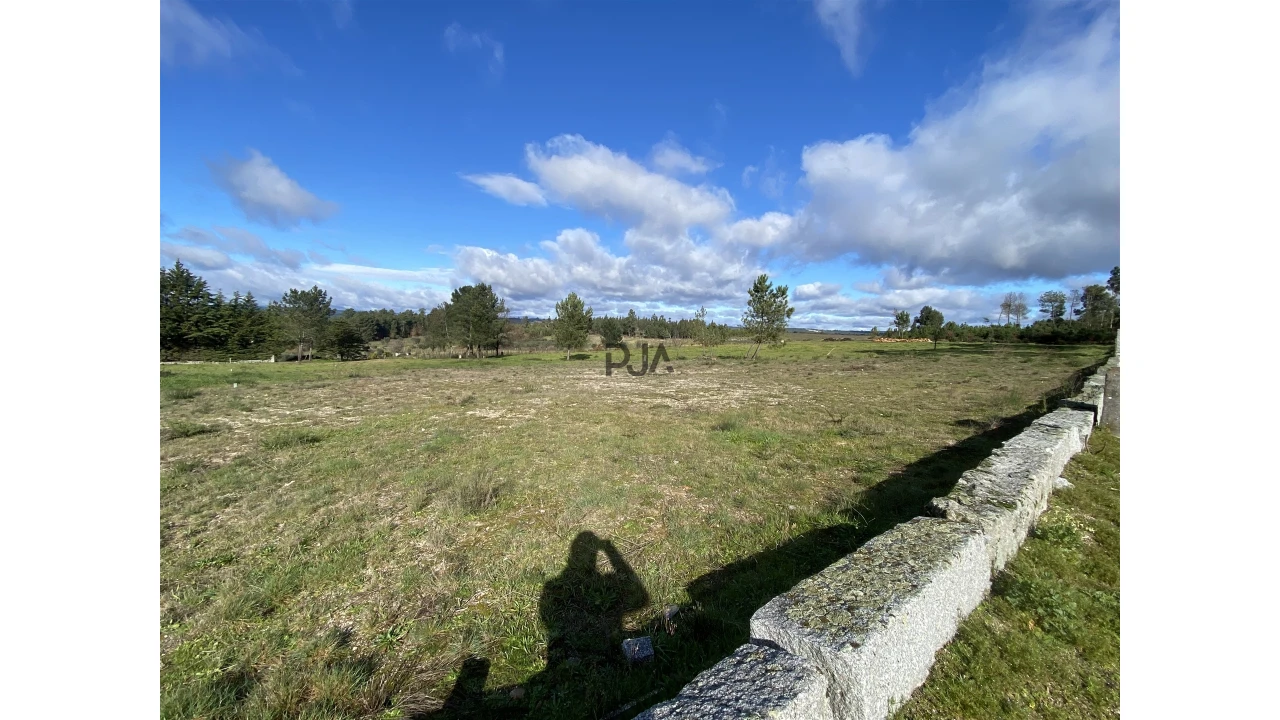 Terreno para Venda em Sezures Foto 1