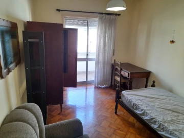 Quarto para Arrendamento em Santo Antonio dos Olivais