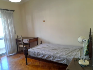 Quarto para Arrendamento em Santo Antonio dos Olivais