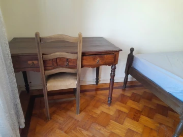 Quarto para Arrendamento em Santo Antonio dos Olivais
