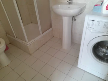Quarto para Arrendamento em Santo Antonio dos Olivais