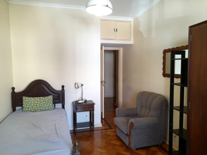 Quarto para Arrendamento em Santo Antonio dos Olivais Foto 2