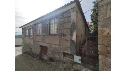 Moradia T4 para Venda em Fornos de Algodres