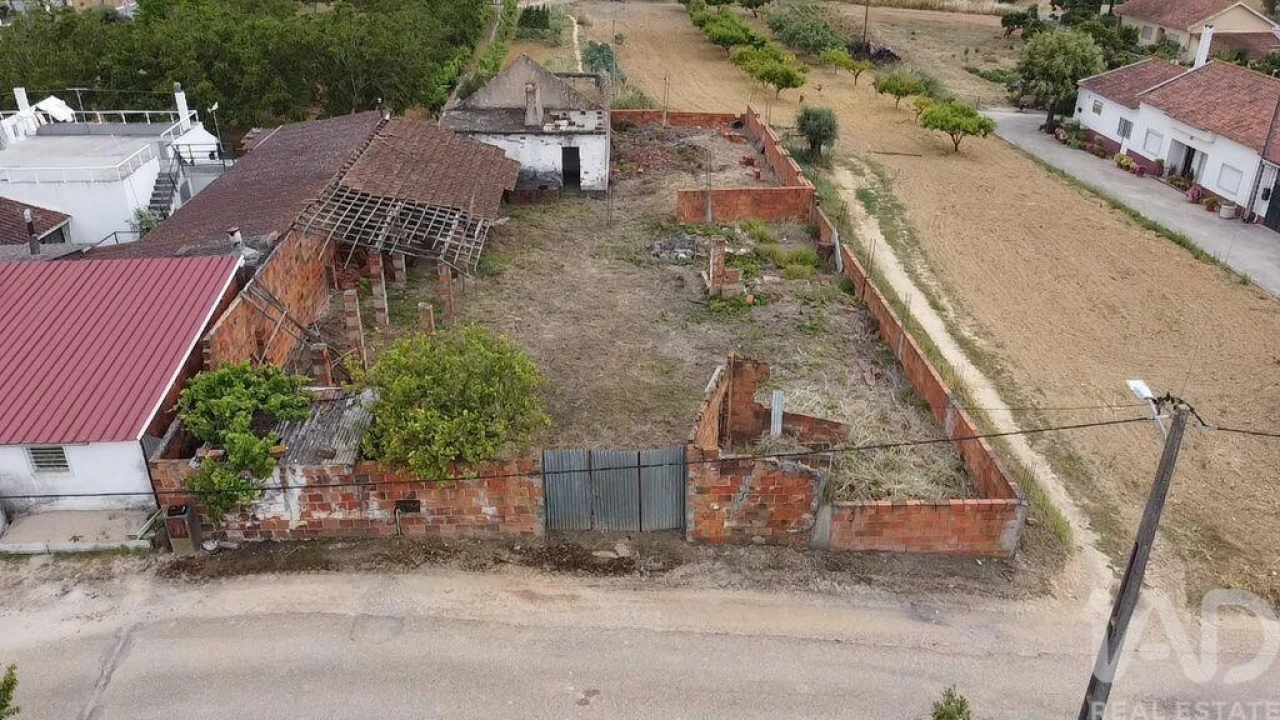 Moradia T3 para Venda em Azoia de Cima e Tremês Foto 2