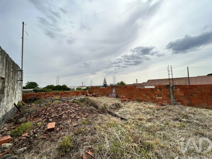 Moradia T3 para Venda em Azoia de Cima e Tremês Foto 25