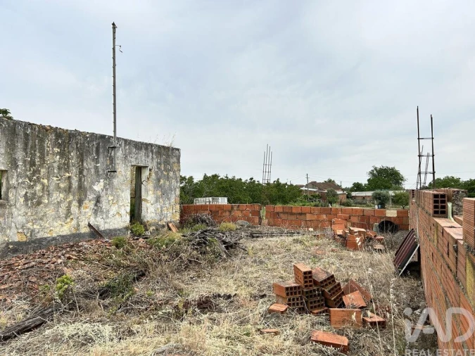 Moradia T3 para Venda em Azoia de Cima e Tremês Foto 15