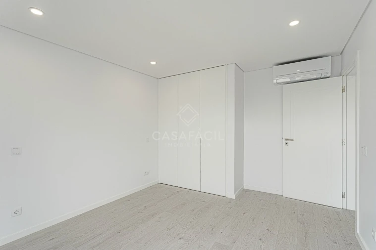 Apartamento T4 para Venda em Alcochete Foto 8