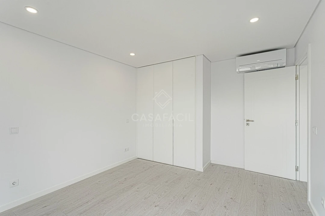 Apartamento T4 para Venda em Alcochete Foto 8