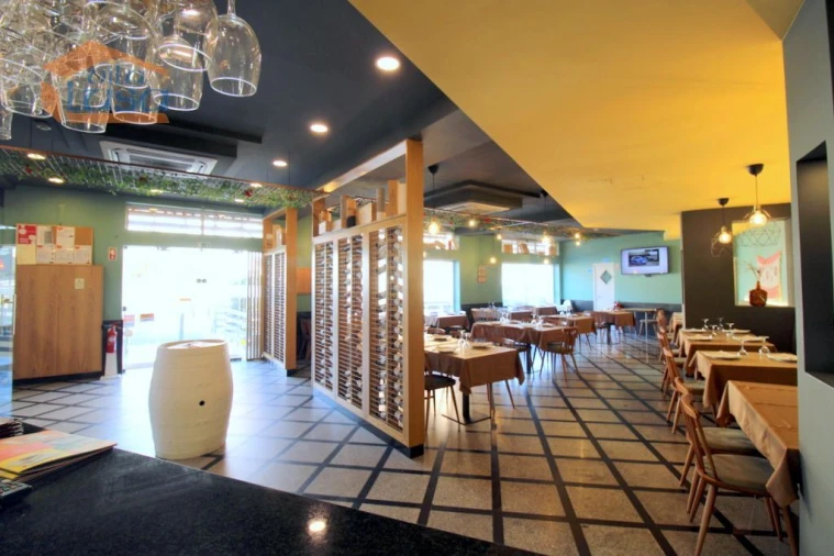 Loja para Trespasse em São Felix da Marinha Foto 2