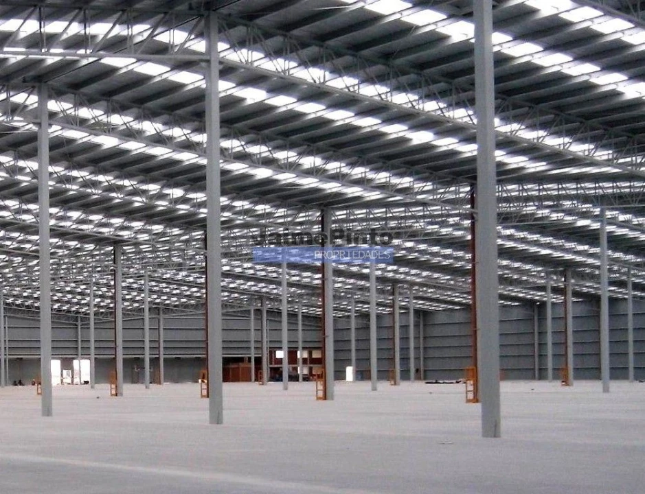 Armazém para Venda em Lagos (São Sebastião e Santa Maria) Foto 1