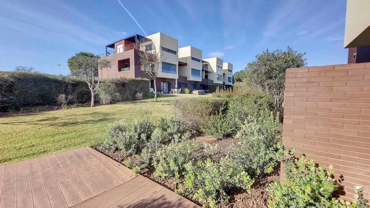 Apartamento T3 para Venda em Quarteira Foto 4