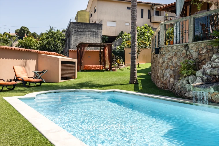 Moradia T4 para Venda em Paços de Brandão Foto 4