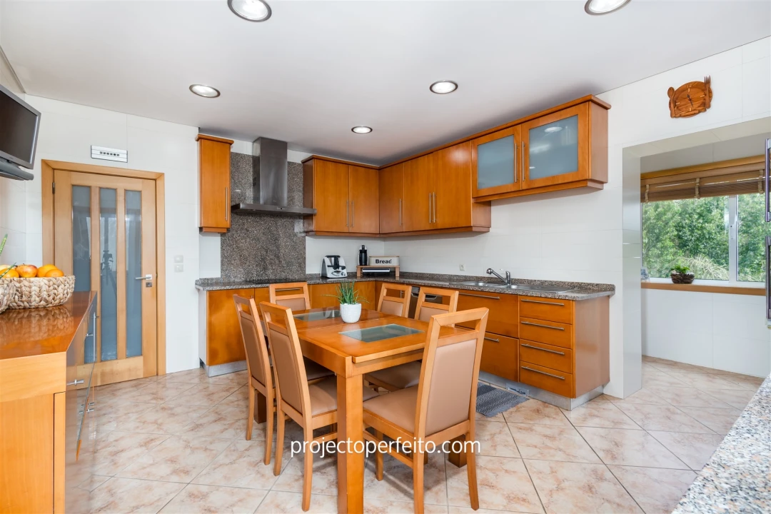 Moradia T4 para Venda em Paços de Brandão Foto 18