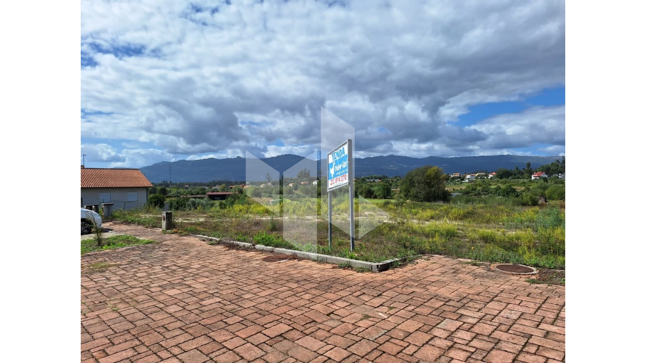 Terreno para Venda em Molelos Foto 1