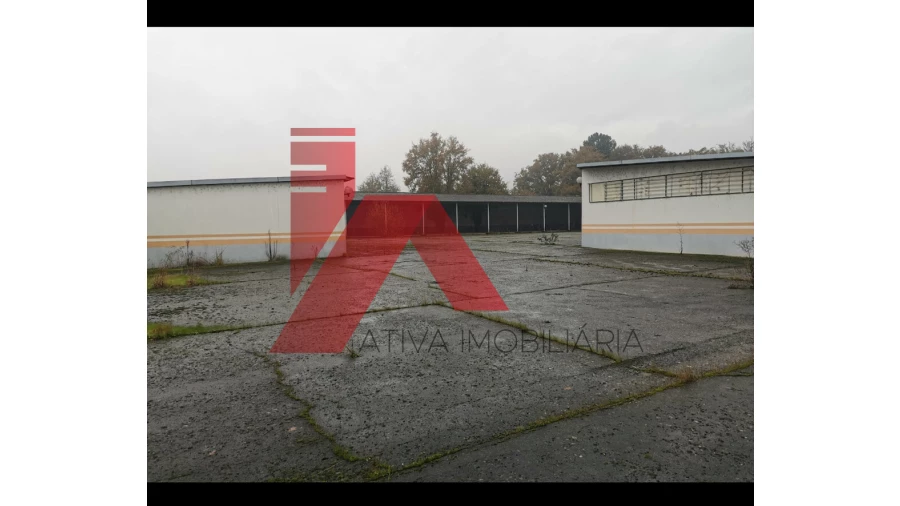 Armazém para Venda em Creixomil Foto 19