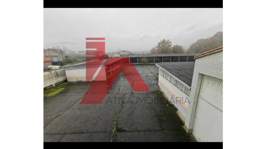 Armazém para Venda em Creixomil Foto 3
