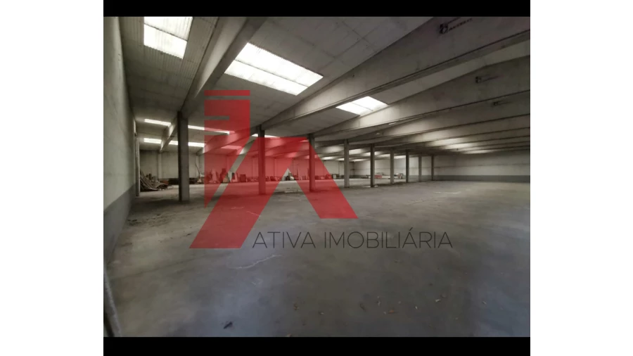 Armazém para Venda em Creixomil Foto 16