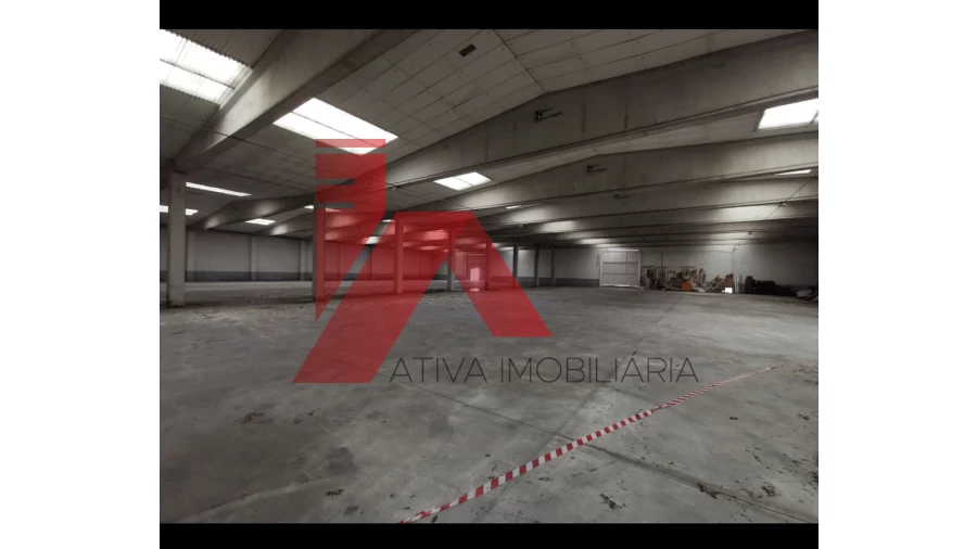 Armazém para Venda em Creixomil Foto 17