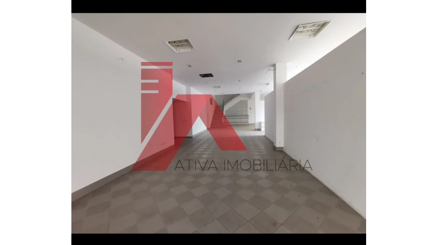 Armazém para Venda em Creixomil Foto 15