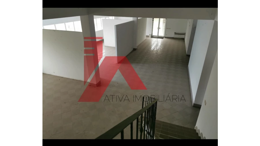 Armazém para Venda em Creixomil Foto 6