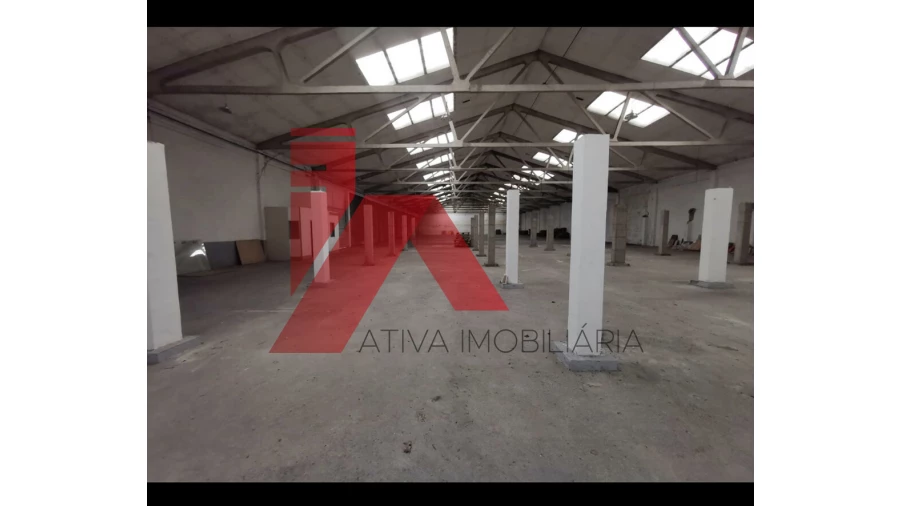 Armazém para Venda em Creixomil Foto 13