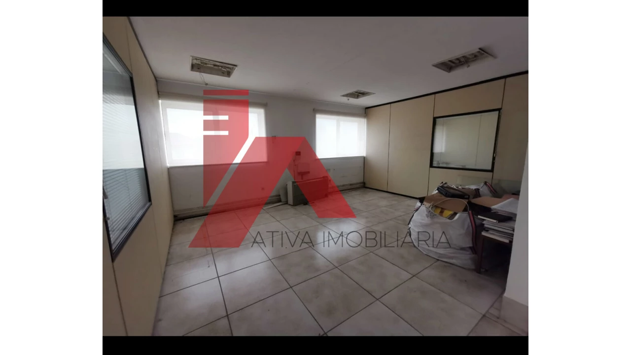 Armazém para Venda em Creixomil Foto 8