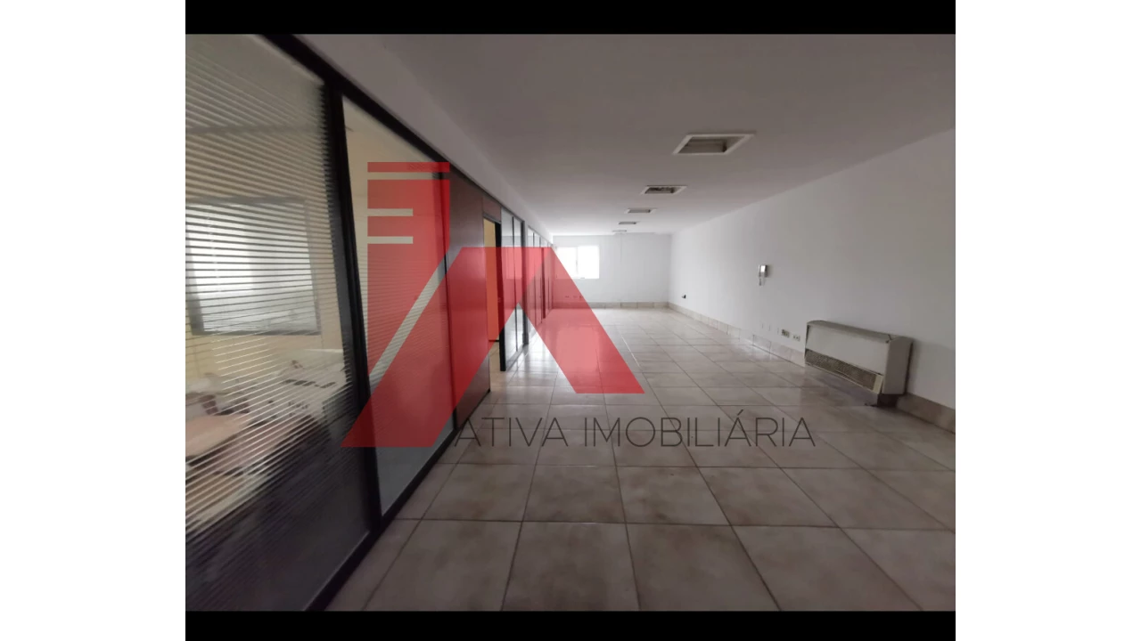 Armazém para Venda em Creixomil Foto 7