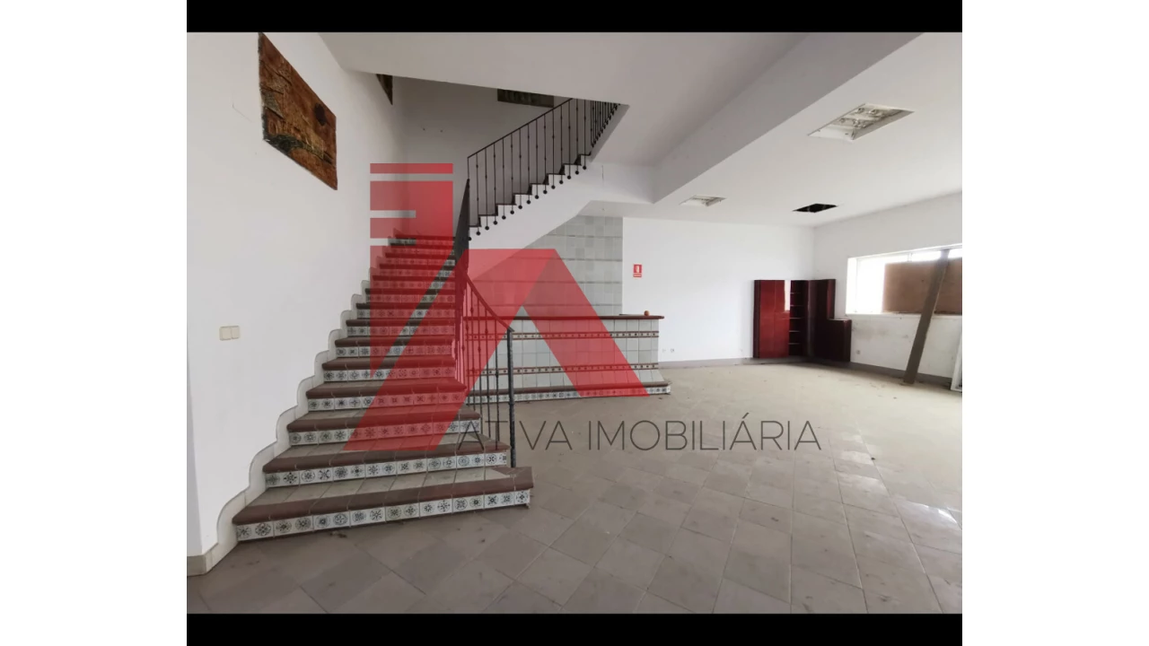 Armazém para Venda em Creixomil Foto 10