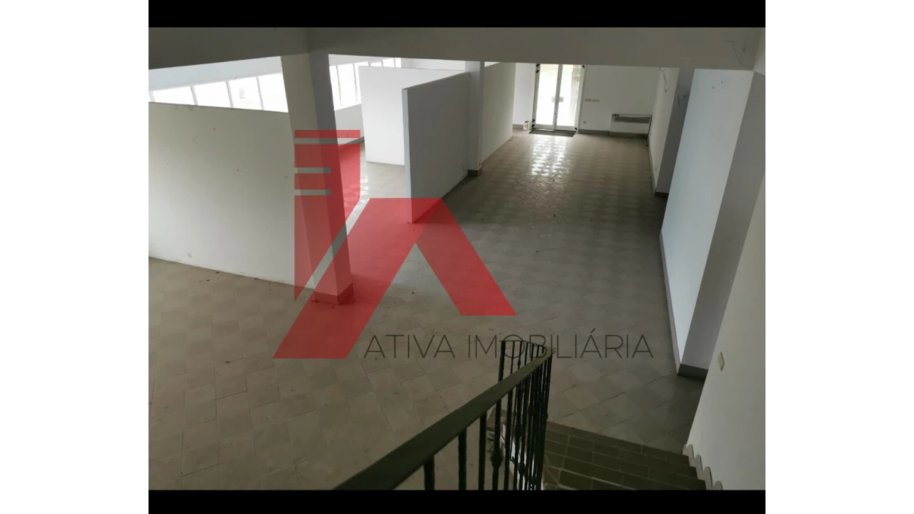 Armazém para Venda em Creixomil Foto 6